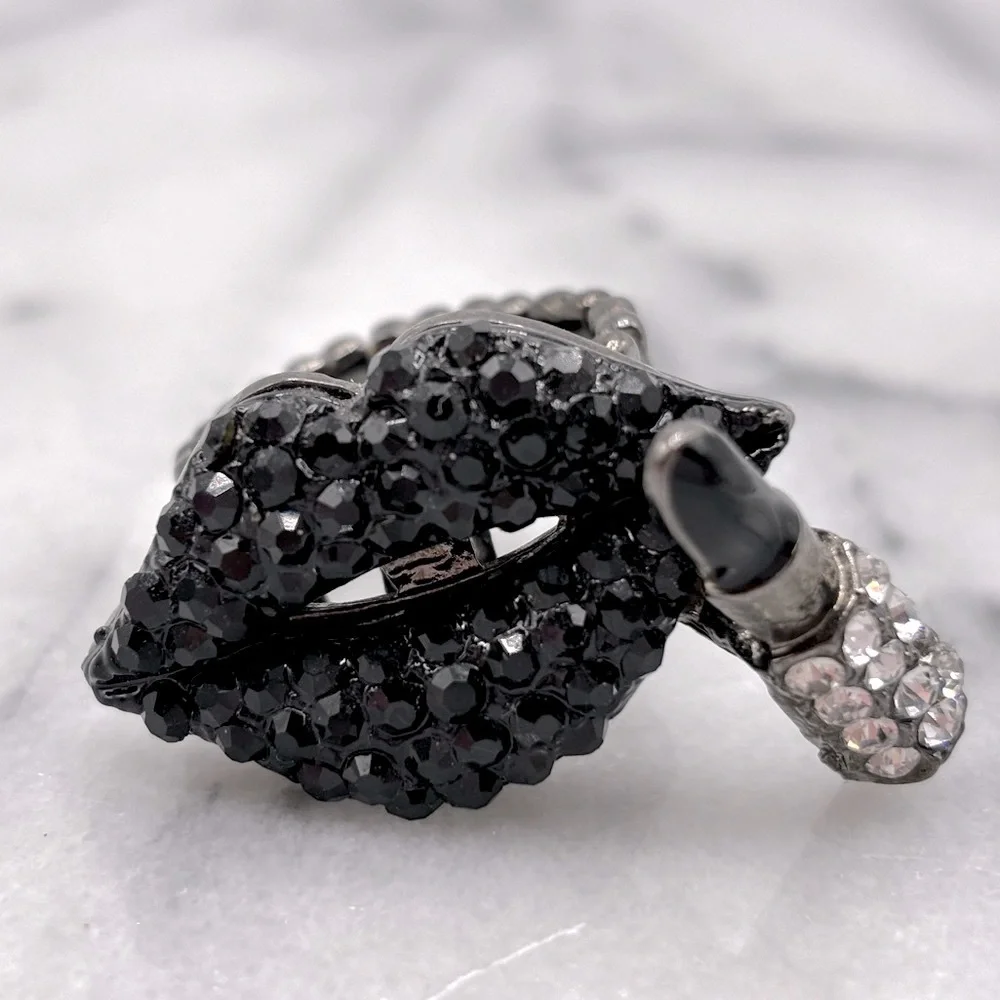 Lips &‎ Lipstick Black Crystal Finger Fashion Ring